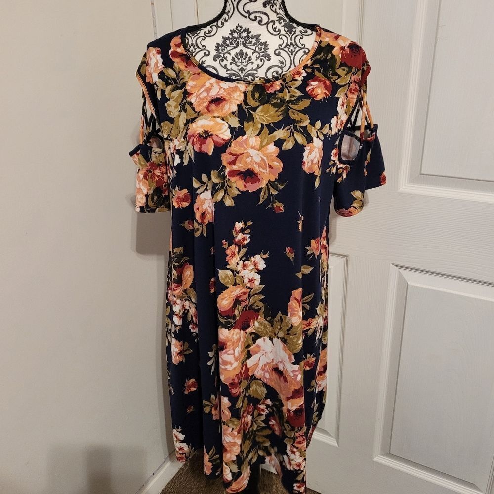 Vibe floral‎ dress with cut out sleeves